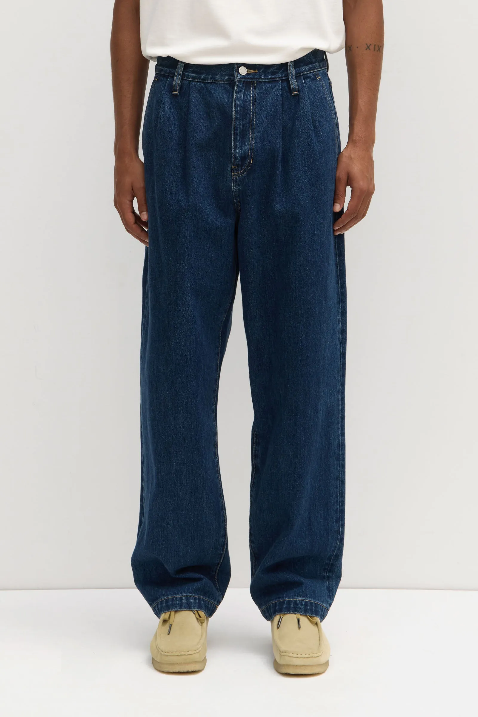 Mens Relaxed Pleated Jean