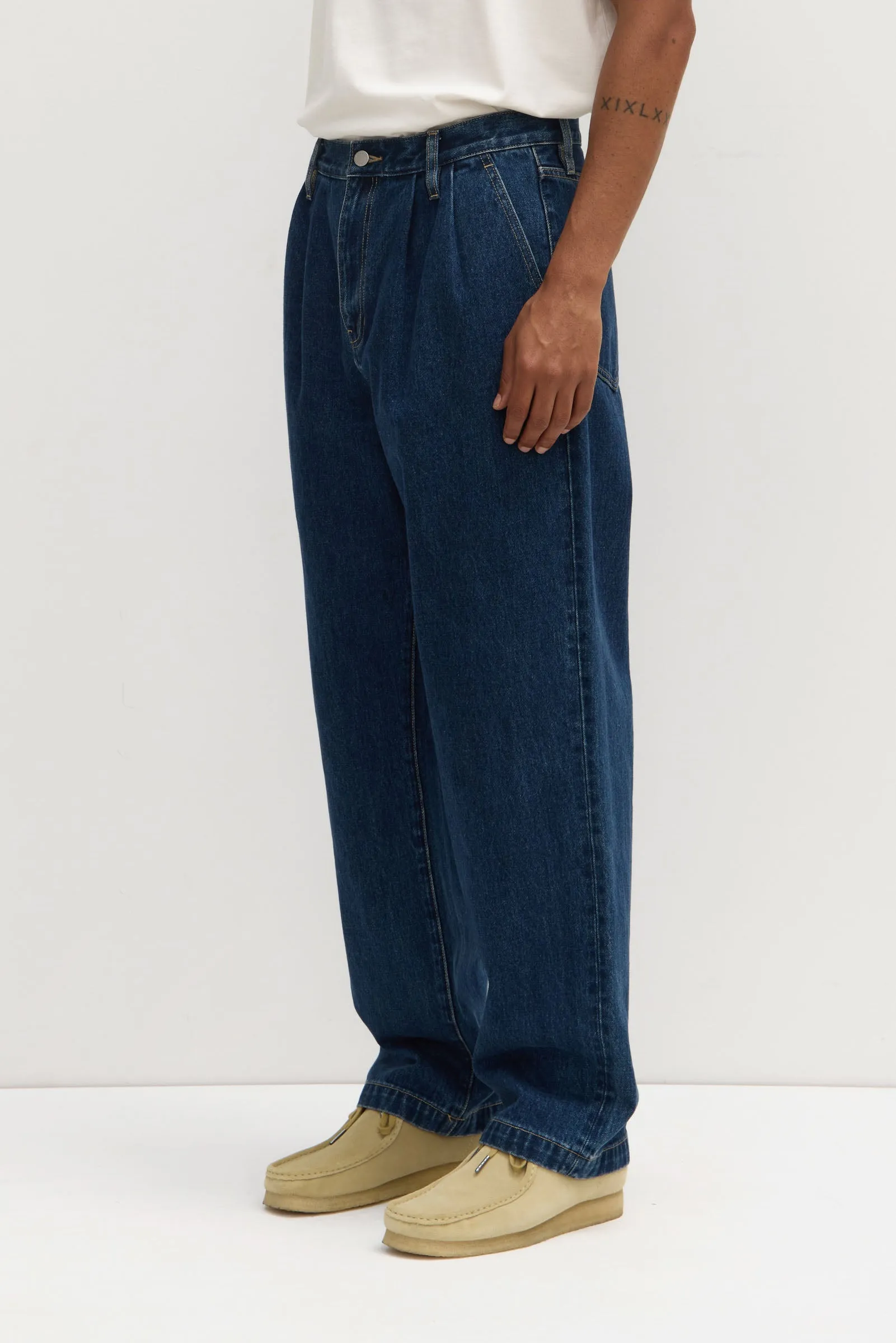Mens Relaxed Pleated Jean
