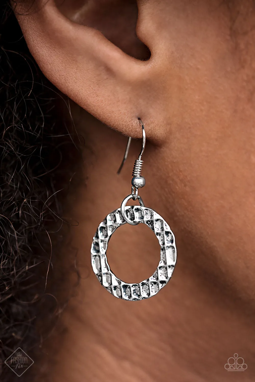 Paparazzi Accessories  - Jammin Jungle #N708 Peg - Silver Fashion Fix Necklace June 2019