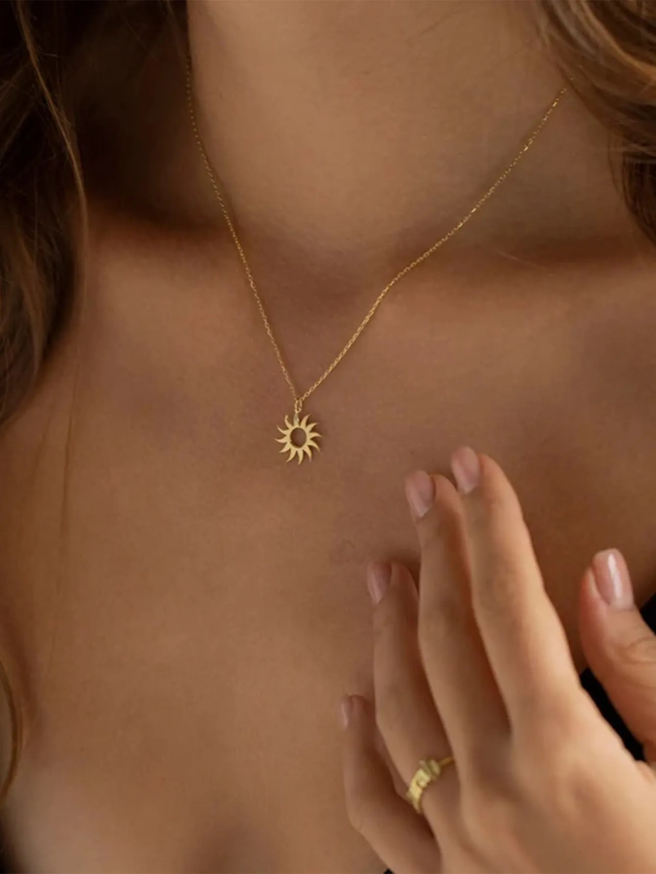 Simple Sunburst Sun Ray Delicate Pendant Necklace